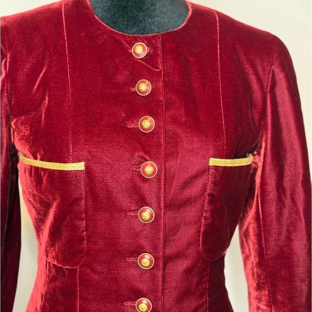Chanel Vintage Runaway 1993 CC Buttons Single Breasted Coat Burgundy Velvet - Picture 7 of 17